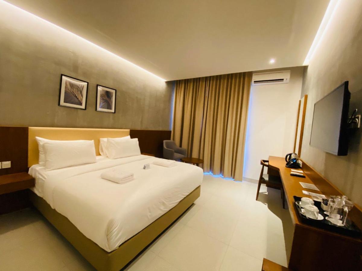 Kambaniru Beach Hotel And Resort Waingapu Eksteriør bilde